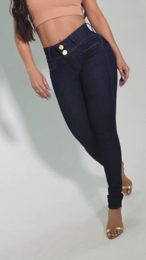 Calça Modeladora Preta que Não Desbota em vídeo 1